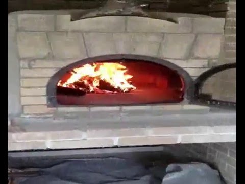 Печь для пиццы на дровах. Пицца в печи. Рецепт пиццы в помпейской печи.How to make pizza in oven