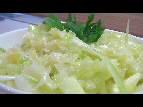 Салат из белокочанной капусты с яблоками и сельдереем. Книга о вкусной и здоровой пище