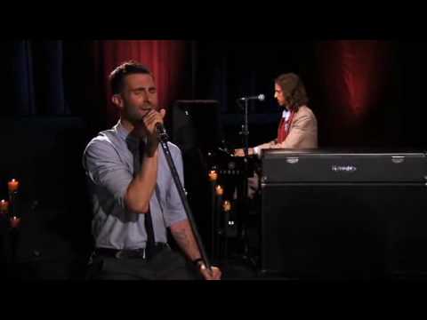 Maroon 5 - She Will Be Loved (Live on Walmart Soundcheck)