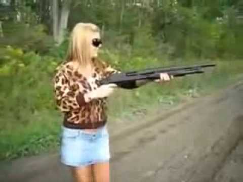 как девушки стреляют из оружия  прикол