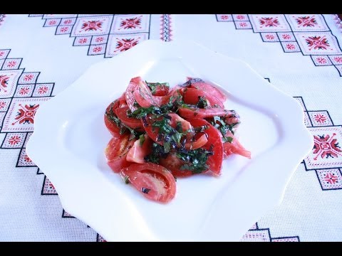 Салат из помидоров базилика и оливкового масла Салат з помідорів базиліком та оливковою олією