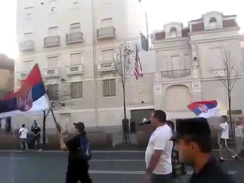 Гимн России перед американским посольством в Белграде - Сербия