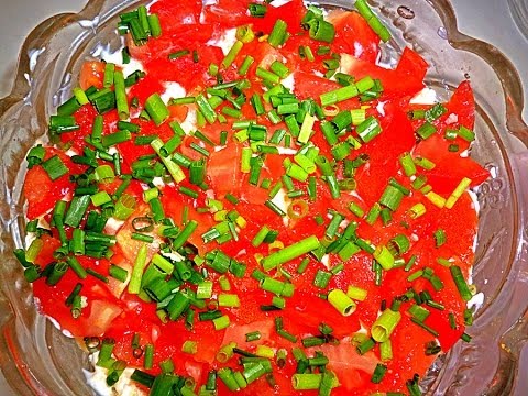 Салат с копченной красной рыбой. Очень вкусный салат легкий в приготовлении.