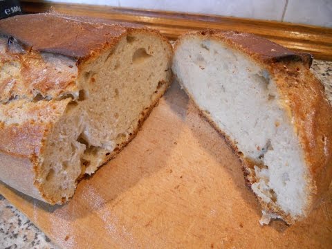 Белый французский хлеб на закваске, в духовке