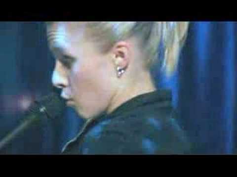 Kristen Bell - Veronica Mars - Sings - One Way or Another