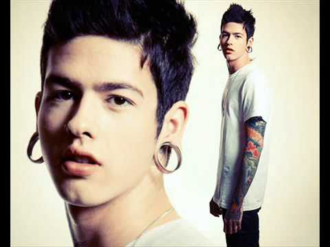 T.MILLS - Hollywood Official